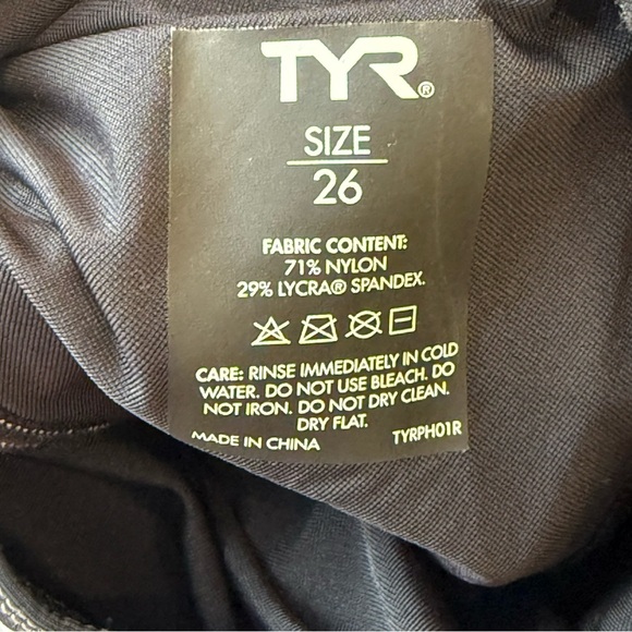 TYR Women’s Thresher Open Back Tech Swimsuit Size 26 Black - Picture 8 of 10